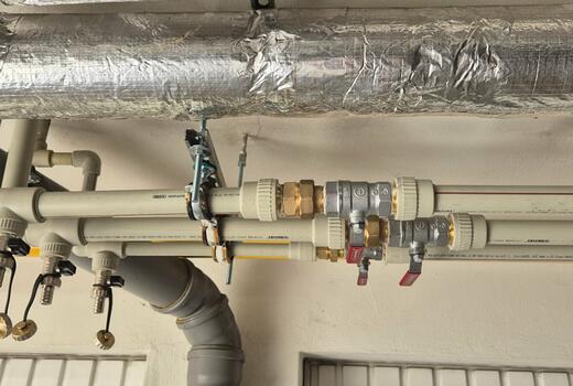 BD K Babě 19 - výměna ležatých rozvodů vody, výměna stoupačkových uzávěrů vody